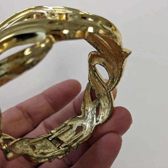 VTG GOLD TONE HINGE CLAMPER BRACELET - Picture 2 of 8